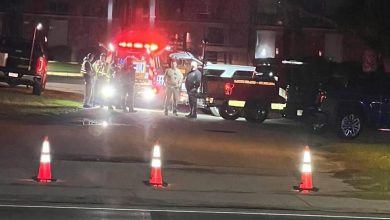 Τέσσερις άνθρωποι έχασαν τη ζωή τους και τουλάχιστον είκοσι άλλοι τραυματίστηκαν, με τέσσερις να νοσηλεύονται σε κρίσιμη κατάσταση