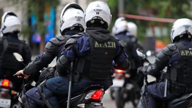 Σοκαρισμένο παραμένει το κοινό από την επίθεση που δέχθηκε μια 70χρονη γυναίκα στη Μαρίνα της Γλυφάδας, όταν ένας άστεγος άνδρας