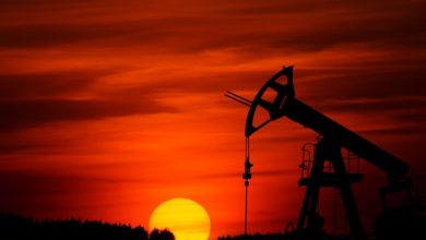 Οι τιμές του πετρελαίου κατέγραψαν άνοδο 5% σήμερα μετά τις κυρώσεις που επέβαλαν οι ΗΠΑ στους μεγάλους ρωσικούς ομίλους Rosneft και Lukoil