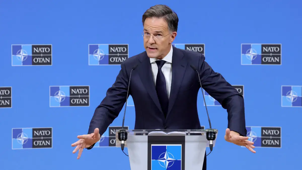 Με ειρωνική διάθεση, ο Γενικός Γραμματέας του ΝΑΤΟ δεν δίστασε να αμφισβητήσει ανοιχτά την επιχειρησιακή ισχύ της Ρωσίας, ενώ παράλληλα