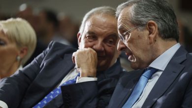 Δεν θα πάνε τελικά σήμερα στο Πεντάγωνο οι πρώην Πρωθυπουργοί Κώστας Καραμανλής και Αντώνης Σαμαράς για να παραστούν στην τελετή