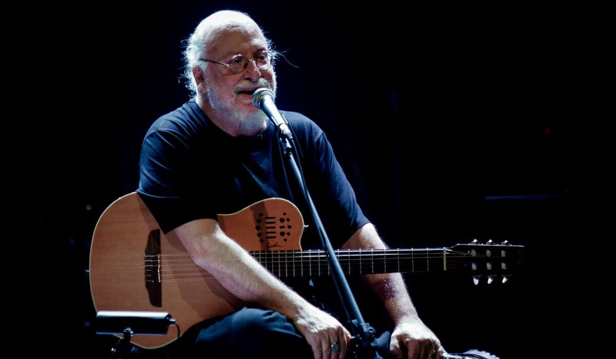 Η κηδεία του σπουδαίου τραγουδοποιού Διονύση Σαββόπουλου θα τελεστεί δημοσία δαπάνη το ερχόμενο Σάββατο, 25 Οκτωβρίου 2025