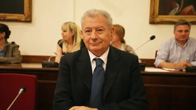 «Πιστεύω ότι τον περίμεναν», δηλώνει η χήρα του – «Ο πατέρας μου ήταν αγωνιστής» αναφέρει ο γιος του.Υπόθεση Σήφη Βαλυράκη