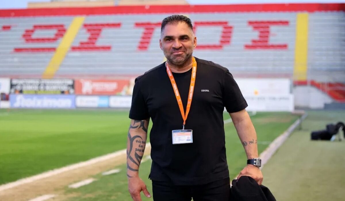 Η εν ψυχρώ δολοφονία του γνωστού επιχειρηματία και ποδοσφαιρικού παράγοντα Σταύρου Δημοσθένους στη Λεμεσό έχει βυθίσει την κυπριακή