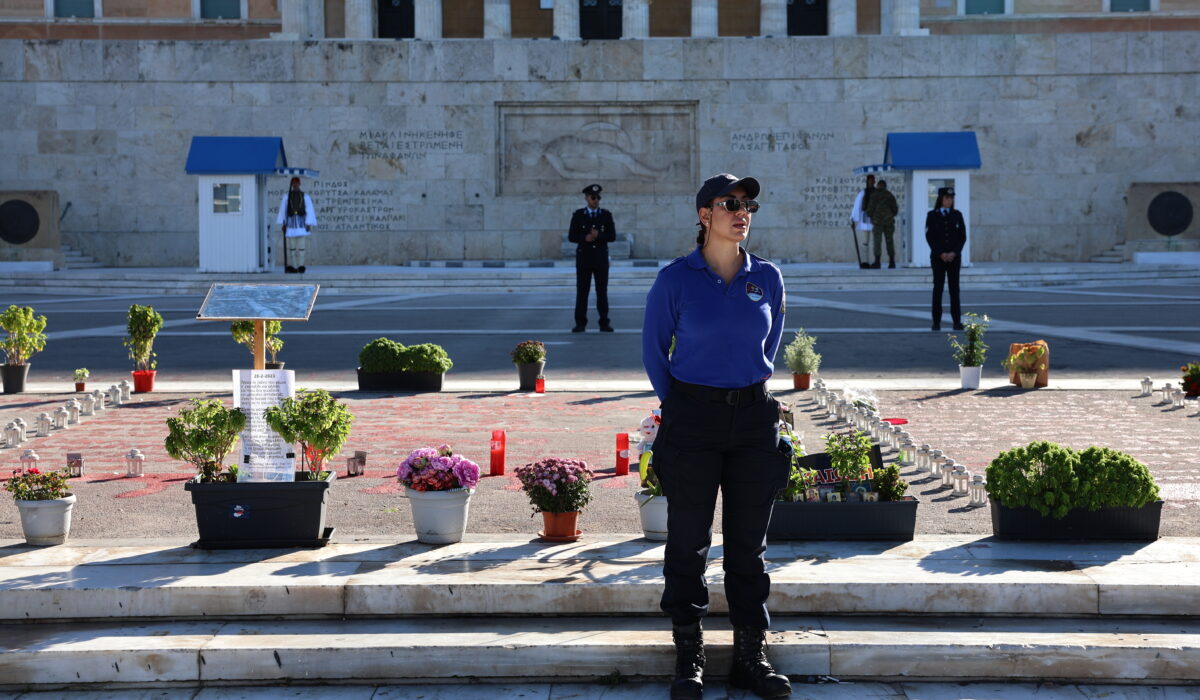 Σε εφαρμογή τίθεται ο νέος νόμος για το Μνημείο του Άγνωστου Στρατιώτη στο Σύνταγμα, σηματοδοτώντας μια νέα φάση