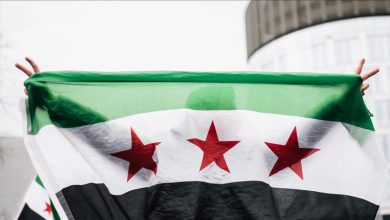 Ο υπουργός Άμυνας της Συρίας, Μούρχαφ Αμπού Κάσρα, και ο διοικητής των Συριακών Δημοκρατικών Δυνάμεων, στρατηγός Μαζλούμ Αμπντί