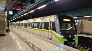 Σε διαδικασία απέλασης βρίσκεται 19χρονος υπήκοος Ιράκ, ο οποίος το πρωί της Τετάρτης επιτέθηκε απρόκλητα σε οδηγό συρμού της γραμμής 3