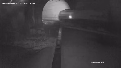 Μεγάλη ένταση σημειώθηκε μεταξύ συγγενών θυμάτων των Τεμπών και συνηγόρου υπεράσπισης κατηγορούμενου επί του αιτήματος αναβολής