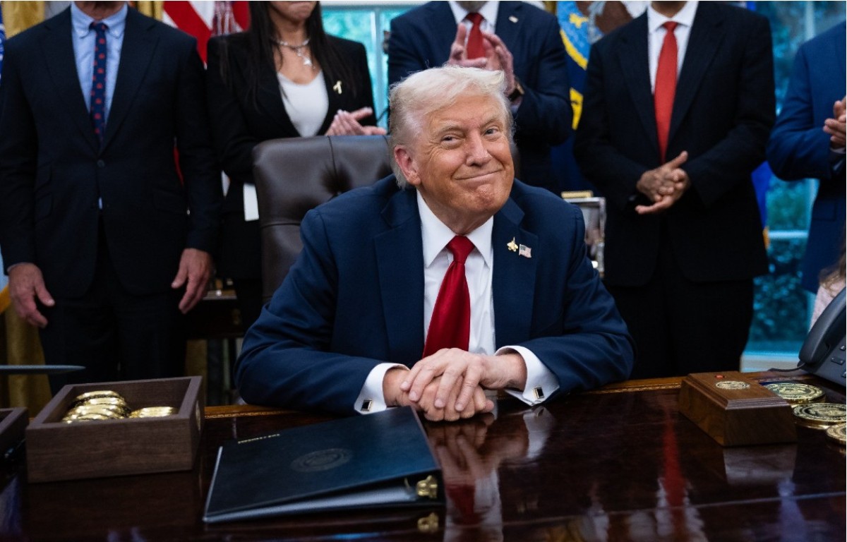 Με νέο εκτελεστικό διάταγμα που υπέγραψε την Τετάρτη, ο Ντόναλντ Τραμπ έσπευσε να παράσχει απροκάλυπτη στήριξη στο Κατάρ,