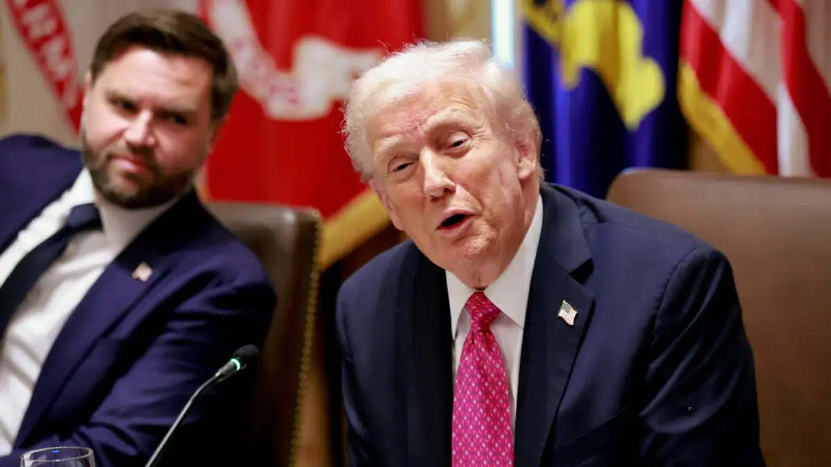 Την προηγούμενη εβδομάδα, ο Στιβ Μπάνον τόνισε ότι «ο Τραμπ θα είναι πρόεδρος το 2028, και ο κόσμος πρέπει να συνηθίσει σε αυτή την ιδέα