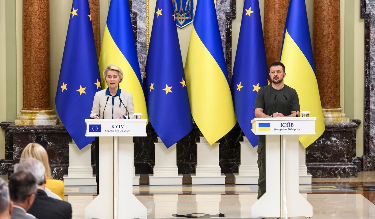 Το βρετανικό περιοδικό παρουσιάζει το οικονομικό βάρος της στήριξης της Ουκρανίας και καταγράφει τη συνεισφορά της ΕΕ και της Βρετανίας.