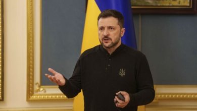 Στην Ουκρανία, η προοπτική εκλογών φαίνεται να πλησιάζει, παρατηρεί το Politico, εγείροντας ερωτήματα: μήπως ο Βολοντίμιρ Ζελένσκι