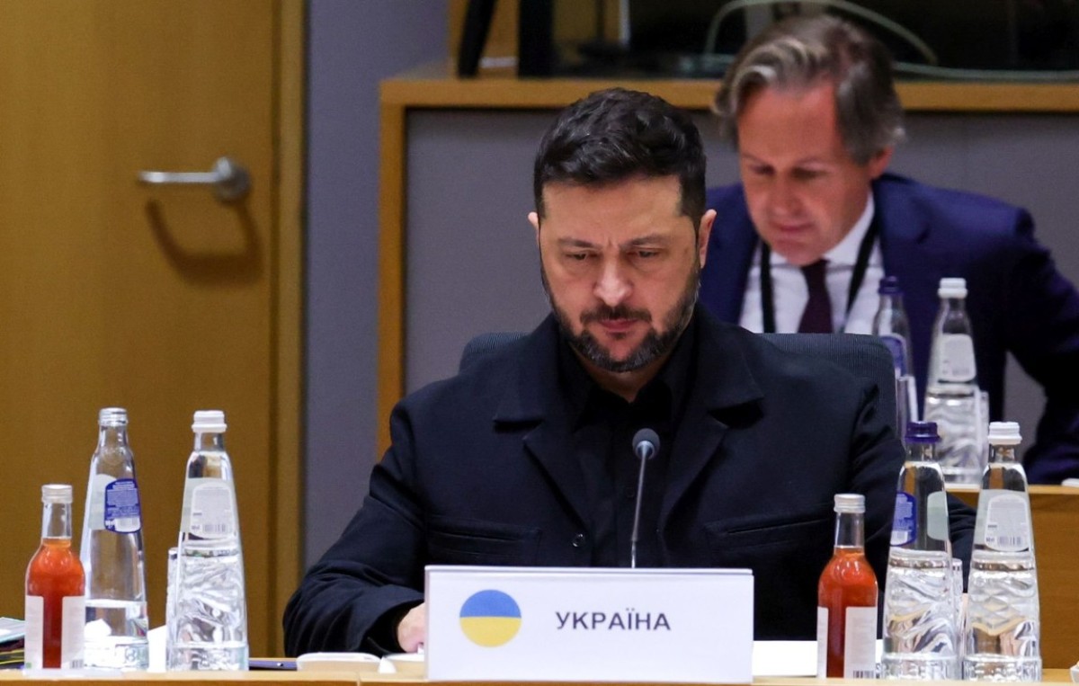 Με βραχνή φωνή και ένα βλέμμα που μαρτυρούσε περισσότερα από όσα μπορούσε να εκφράσει με λόγια, ο Βολοντίμιρ Ζελένσκι, σε λιγότερες