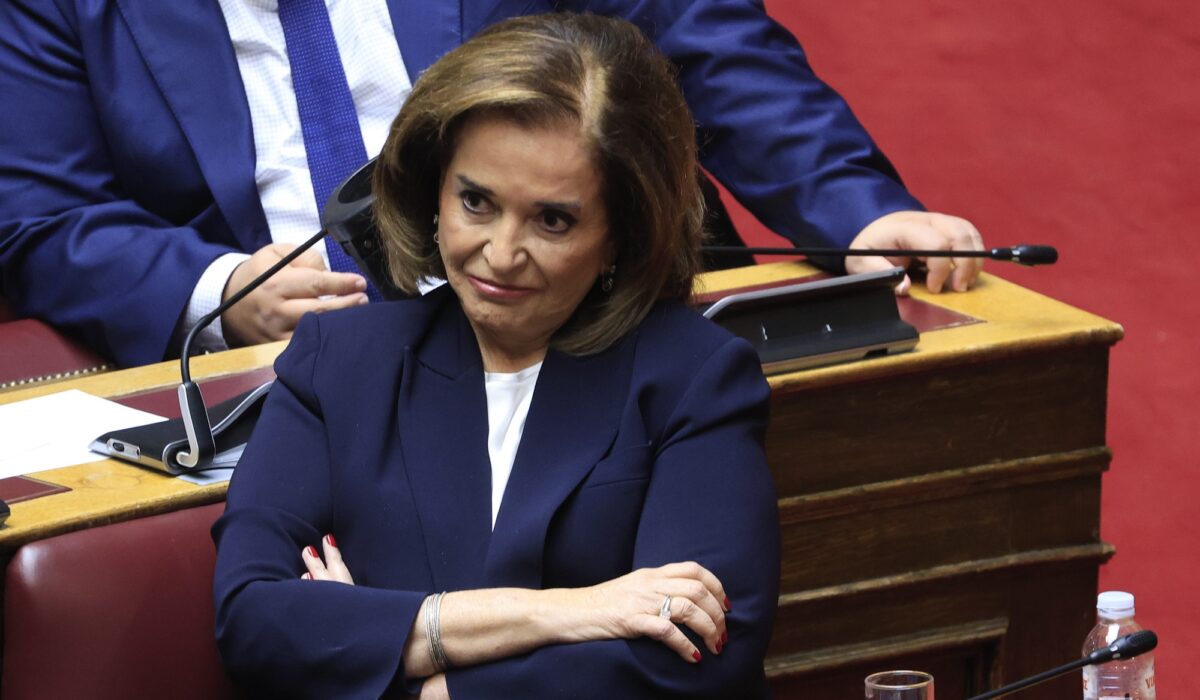 Η Ντόρα Μπακογιάννη ομολόγησε την ύπαρξη κουμπαριάς με τον Γιώργο Ξυλούρη, ευρύτερα γνωστό με το παρατσούκλι Φραπές στο σκάνδαλο