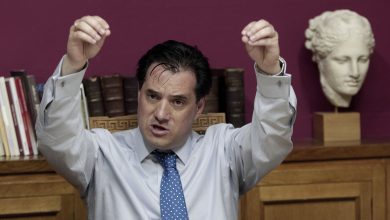 «Ο Τσίπρας με κατηγορούσε ως τηλεβιβλιοπώλη και κατήντησε να είναι τηλεβιβλιοπώλης, σε λίγο θα πει και «τα λιγουρεύεστε;».