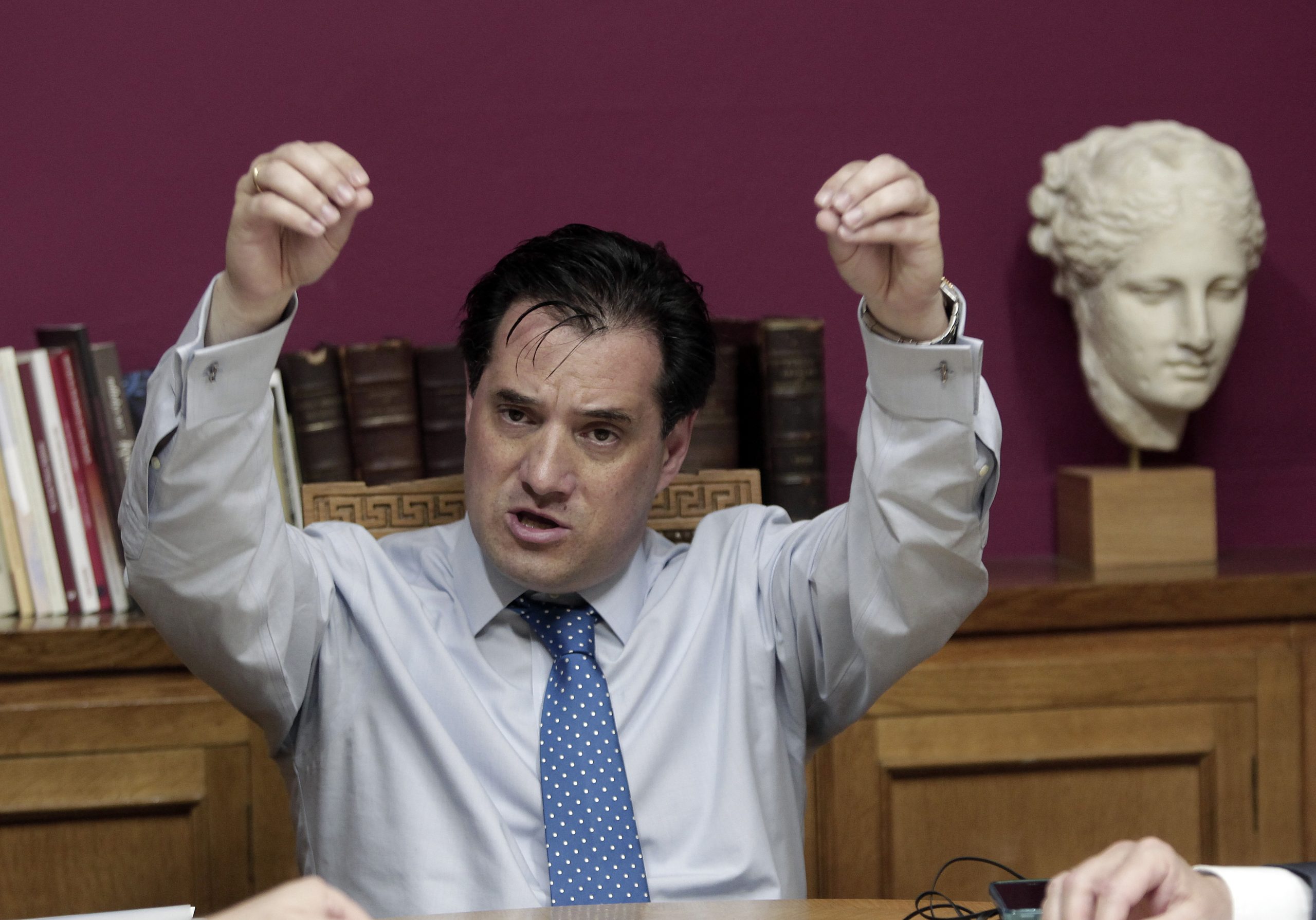 «Ο Τσίπρας με κατηγορούσε ως τηλεβιβλιοπώλη και κατήντησε να είναι τηλεβιβλιοπώλης, σε λίγο θα πει και «τα λιγουρεύεστε;».