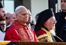 Ο Πάπας Λέων βρίσκεται στο Φανάρι για μια ιστορική συνάντηση με τον Οικουμενικό Πατριάρχη Βαρθολομαίο, η οποία κορυφώνεται με τη