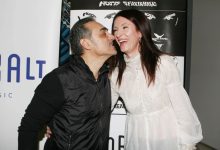 Ο Νότης Σφακιανάκης είχε χωρίσει οριστικά με την γυναίκα του, Κίλι, από το 2019. Εδώ και τρία χρόνια, μάλιστα, βρίσκεται στο πλευρό του μία επώνυμη Κυρία.