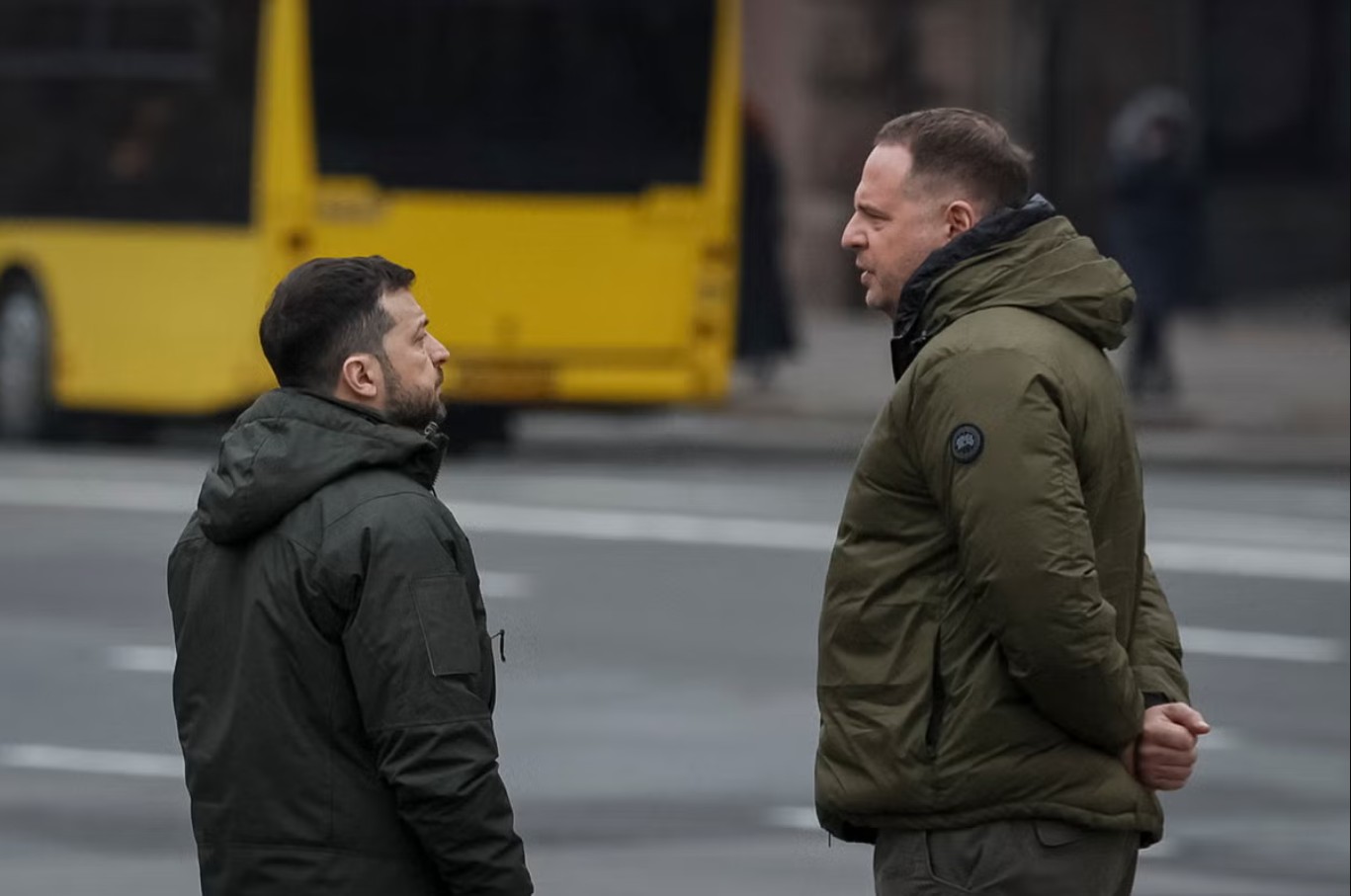 Ο Ουκρανός πρόεδρος Βολοντίμιρ Ζελένσκι βρίσκεται πλέον αντιμέτωπος με μια μεγάλη πρόκληση, καθώς καλείται να αντικαταστήσει άμεσα