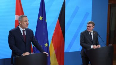 Παρά τις επανειλημμένες ενστάσεις που έχουν εκφράσει η Ελλάδα και η Κυπριακή Δημοκρατία, το Βερολίνο δείχνει να στηρίζει με συνέπεια τη