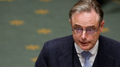 Ο Βέλγος πρωθυπουργός Μπαρτ ντε Βέβερ κρούει τον κώδωνα του κινδύνου, προειδοποιώντας πως το ευρωπαϊκό σχέδιο για δάνειο