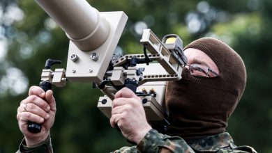 Στον εξοπλισμό συμπεριλαμβάνονται επιθετικά ελικοπτέρα από την Airbus, συστήματα νυχτερινής όρασης και πύραυλοι εδάφους - αέρος