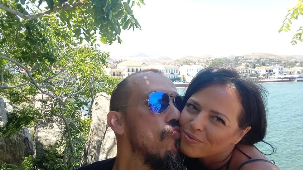 Η εγγονή της 75χρονης που βρέθηκε νεκρή στη Σαλαμίνα μίλησε για το σοκαριστικό έγκλημα και αναφέρθηκε στις τεταμένες σχέσεις ανάμεσα