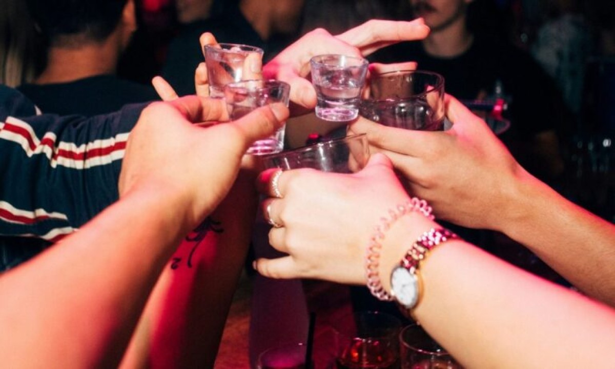 Ένα σοβαρό περιστατικό σημειώθηκε το Σάββατο το βράδυ στο Ηράκλειο της Κρήτης, όταν ένας 17χρονος μαθητής από την Αθήνα, που συμμετείχε