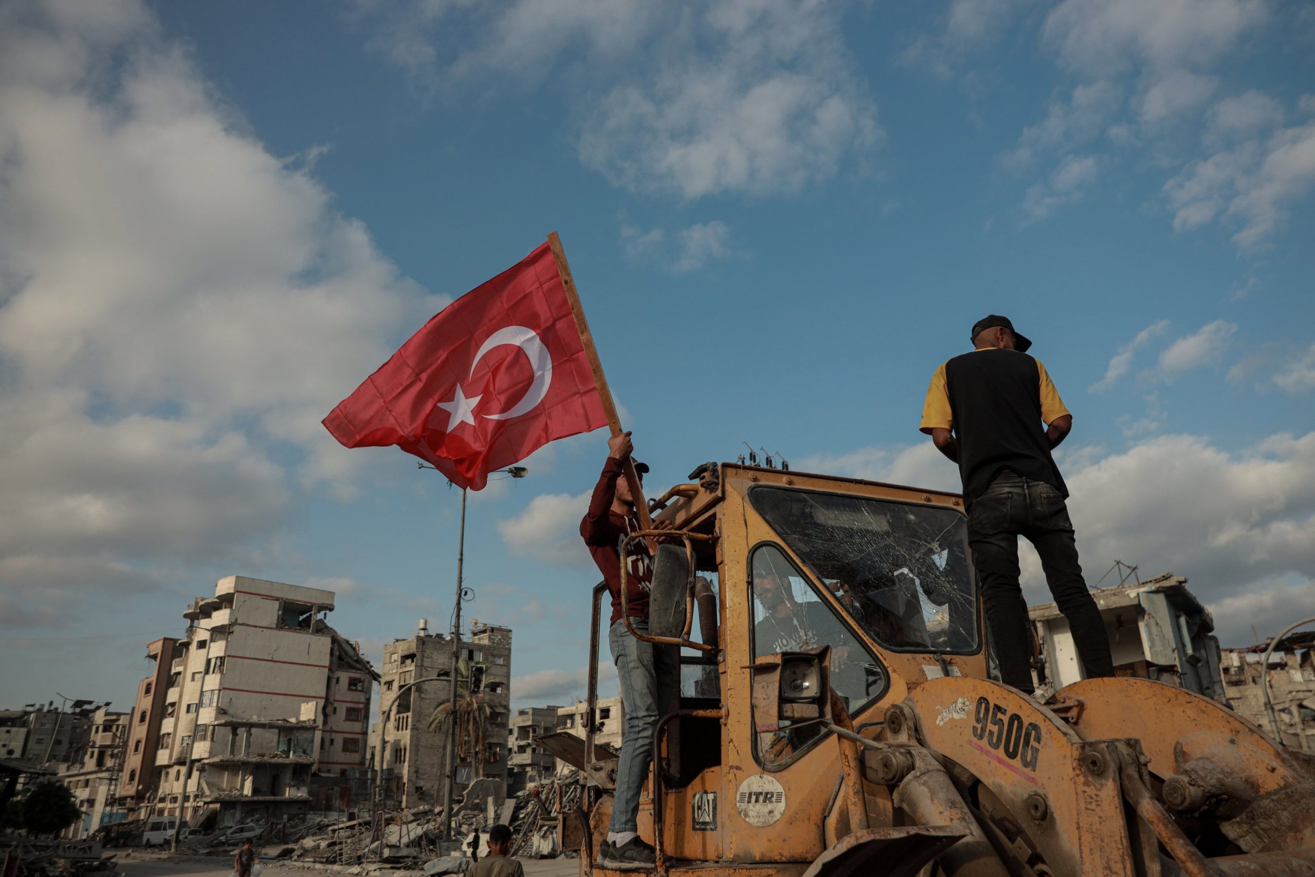 Η διαδικασία ειρήνευσης στη Γάζα μοιάζει ολοένα και πιο εύθραυστη, με τον κίνδυνο κατάρρευσής της να πλησιάζει.