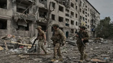 Οι ρωσικές δυνάμεις συνεχίζουν την προέλασή τους στην κατεστραμμένη πόλη Ποκρόφσκ, σε μια κρίσιμη περιοχή-κόμβο μεταφορών και logistics