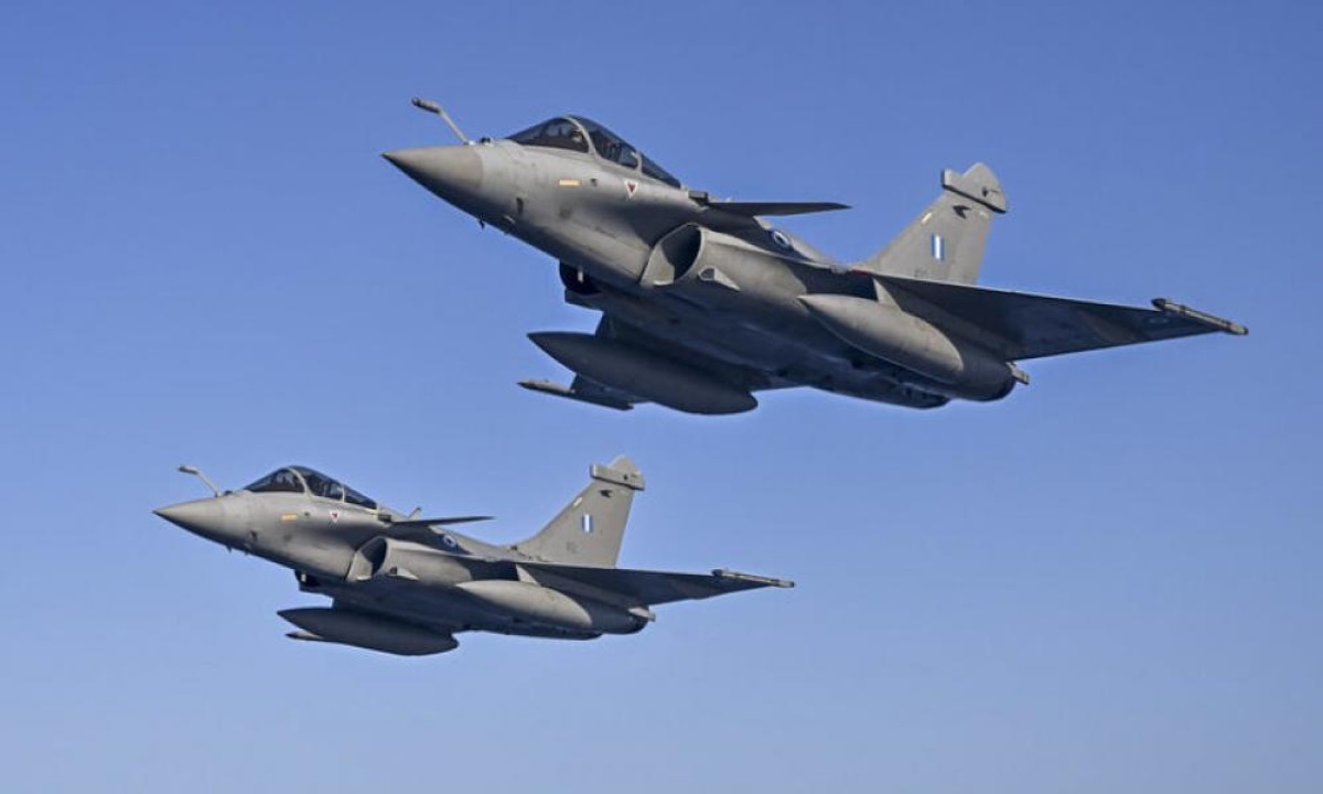 Η ένταση στην ελληνοτουρκική αεροπορική αντιπαράθεση αυξάνεται, καθώς η Ελλάδα ενισχύει τη δύναμή της με Rafale και σχεδιάζει την ένταξη