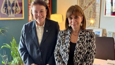 Στην ιστορία του θεσμού του Προέδρου της Δημοκρατίας δεν υπάρχει προηγούμενο: πρώην Πρόεδρος της Δημοκρατίας να αναλαμβάνει κρατική