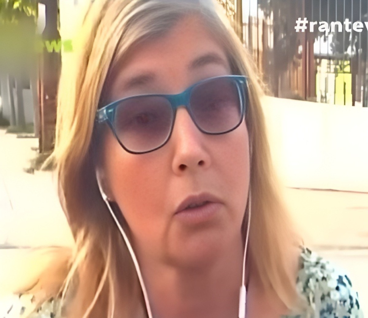 Με μια νέα δήλωσή της που επιχειρεί να ρίξει τους τόνους, η δασκάλα από το Λουτράκι, Ναταλία Κατσίφη, απηύθυνε δημόσια συγγνώμη προς την