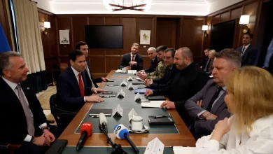 Στις διαβουλεύσεις συμμετέχουν, μεταξύ άλλων, ο Αμερικανός υπουργός Εξωτερικών Μάρκο Ρούμπιο και ο ειδικός απεσταλμένος του Ντόναλντ