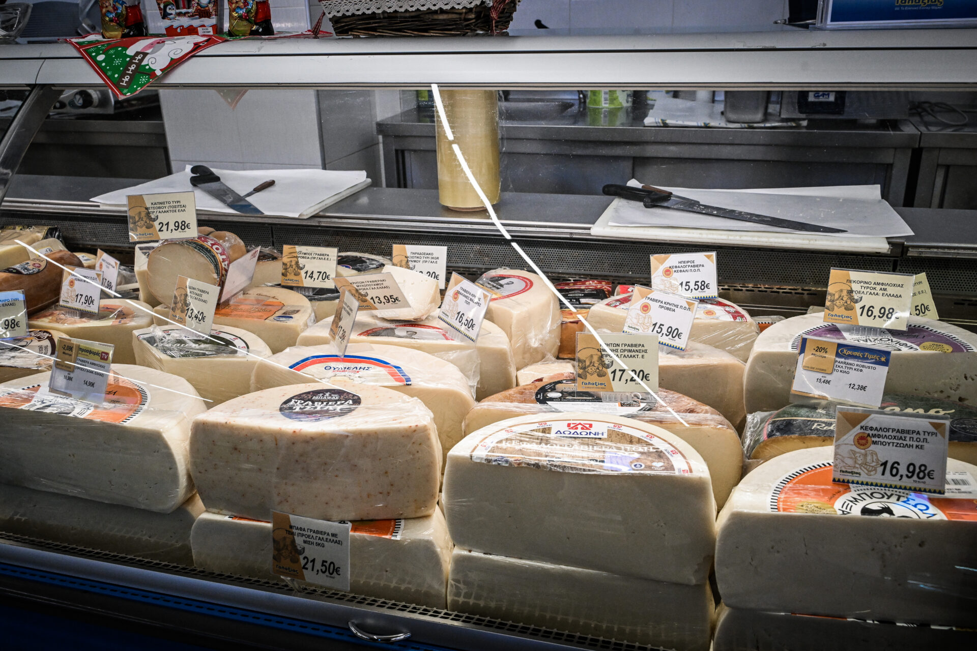 Η εξάπλωση της ευλογιάς στα αιγοπρόβατα έχει προκαλέσει μια άνευ προηγουμένου κρίση στον πρωτογενή τομέα, με την κατάσταση