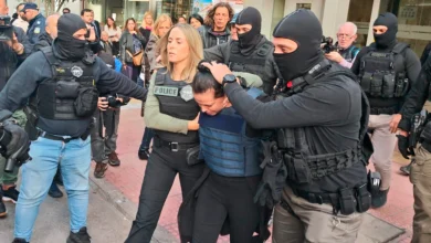 Η 46χρονη που ομολόγησε τη δολοφονία της 75χρονης πεθεράς της στη Σαλαμίνα βρίσκεται αυτές τις ημέρες αντιμέτωπη με τις εισαγγελικές