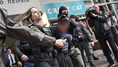 Η 46χρονη που κατηγορείται για τη δολοφονία της 75χρονης πεθεράς της στη Σαλαμίνα προφυλακίστηκε, παρά την ανατροπή των αρχικών