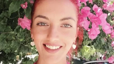 Ελεύθερη, υπό τον όρο της υποχρεωτικής εμφάνισης δύο φορές το μήνα σε αστυνομικό τμήμα, αφέθηκε η αστυνομικός που υπηρετεί ως επόπτρια