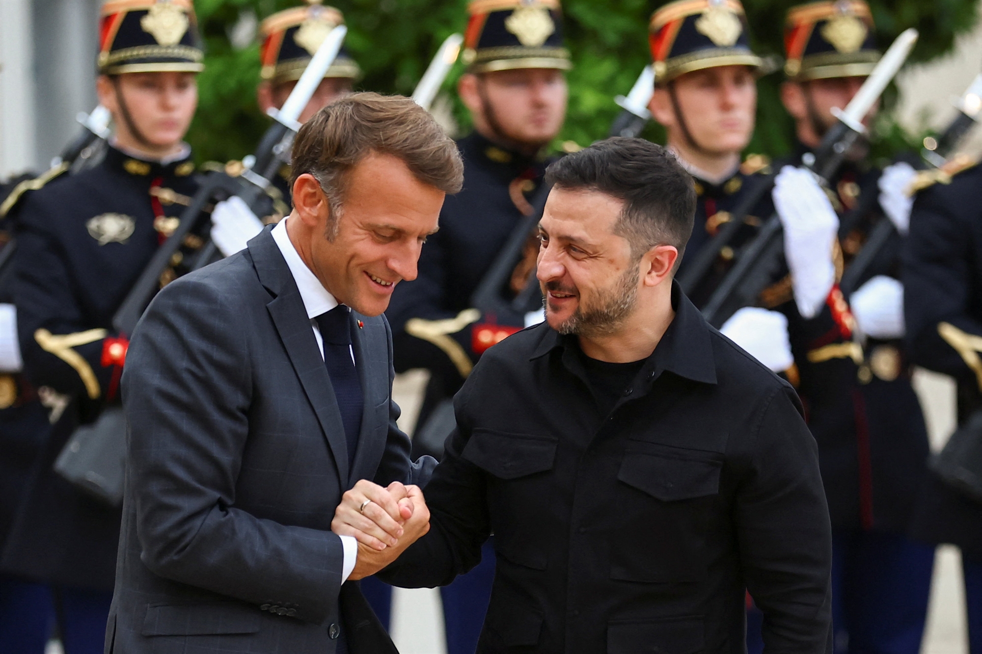 Οι ηγεσίες των φιλοπόλεμων μελών της Ευρωπαϊκής Ένωσης ψάχνουν να βρουν τρόπο να χρηματοδοτήσουν άμεσα την Ουκρανία, καθώς