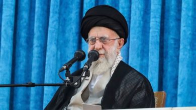 Ο Αγιατολάχ Αλί Χαμενεΐ με ανάρτησή του το μεσημέρι της Δευτέρας στο Χ, δήλωσε ότι το Ιράν δεν μπορεί να συνεργαστεί με τις ΗΠΑ όσο