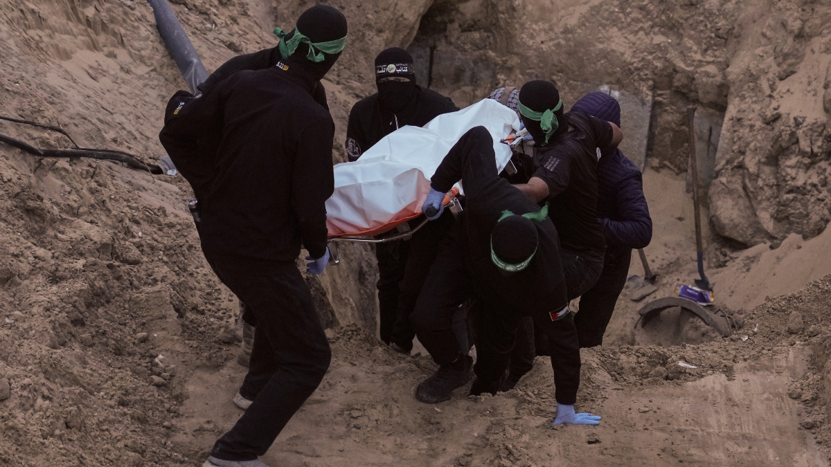 Η εύθραυστη συμφωνία κατάπαυσης πυρός στη Γάζα δοκιμάζεται ξανά, καθώς η πρόσφατη παράδοση λειψάνων από τη Χαμάς