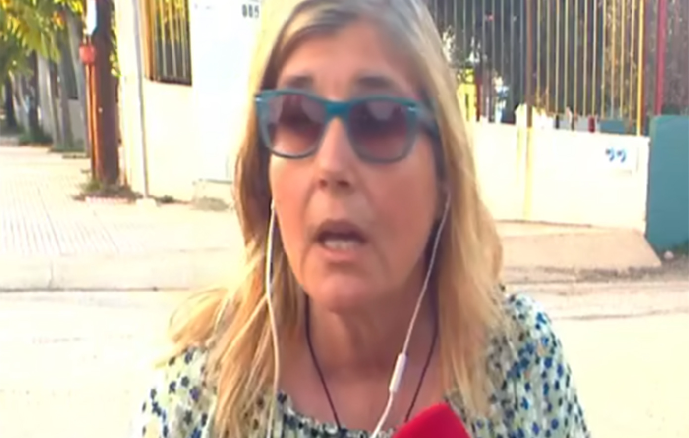 Στο επίκεντρο της δημοσιότητας βρίσκεται η 55χρονη δασκάλα από το Λουτράκι, η οποία προσέφυγε στην αστυνομία υποστηρίζοντας