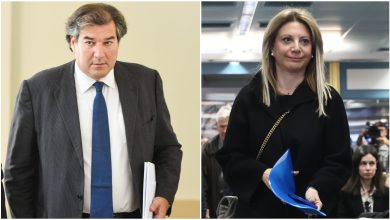 Στις συζητήσεις που πυροδοτήθηκαν μετά την ανάρτηση για το κίνημα «Κύμα», το οποίο συνδέεται από τον ίδιο με τη Μαρία Καρυστιανού