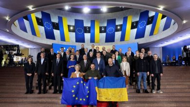 Ο Απρίλιος πλησιάζει και με αυτόν η «κλεψύδρα» των οικονομικών της Ουκρανίας δείχνει να αδειάζει, φέρνοντας την κυβέρνηση σε επείγουσα