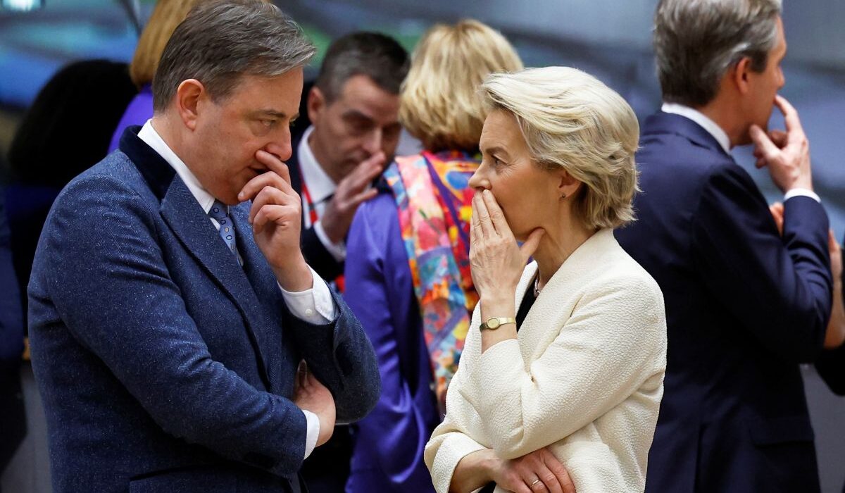 Η Ευρωπαϊκή Επιτροπή εντείνει τις διαπραγματεύσεις με τις βελγικές αρχές για την εκταμίευση ενός κρίσιμου δανείου ύψους 140 δισ. ευρώ