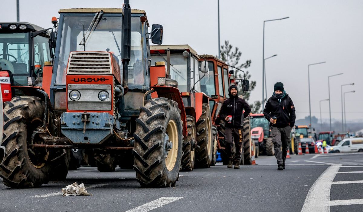 «Θα κάνουμε Χριστούγεννα στους δρόμους», δηλώνουν οι αγρότες, οι οποίοι ετοιμάζονται για νέες κινητοποιήσεις σε ολόκληρη τη χώρα