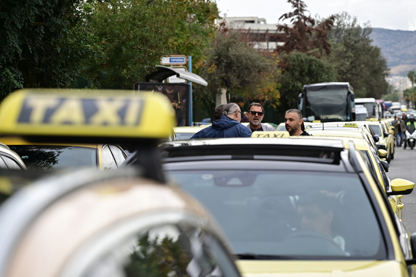 Το συνδικαλιστικό όργανο των αυτοκινητιστών αποφάσισε να τερματίσει την προγραμματισμένη 48ωρη απεργία των ταξί, μετά την εποικοδομητική