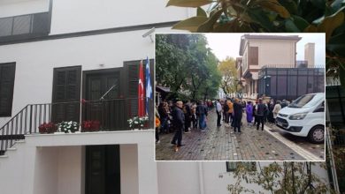Η εικόνα έξω από το τουρκικό προξενείο στη Θεσσαλονίκη προκάλεσε σήμερα αμηχανία, έντονο προβληματισμό και δικαιολογημένη οργή