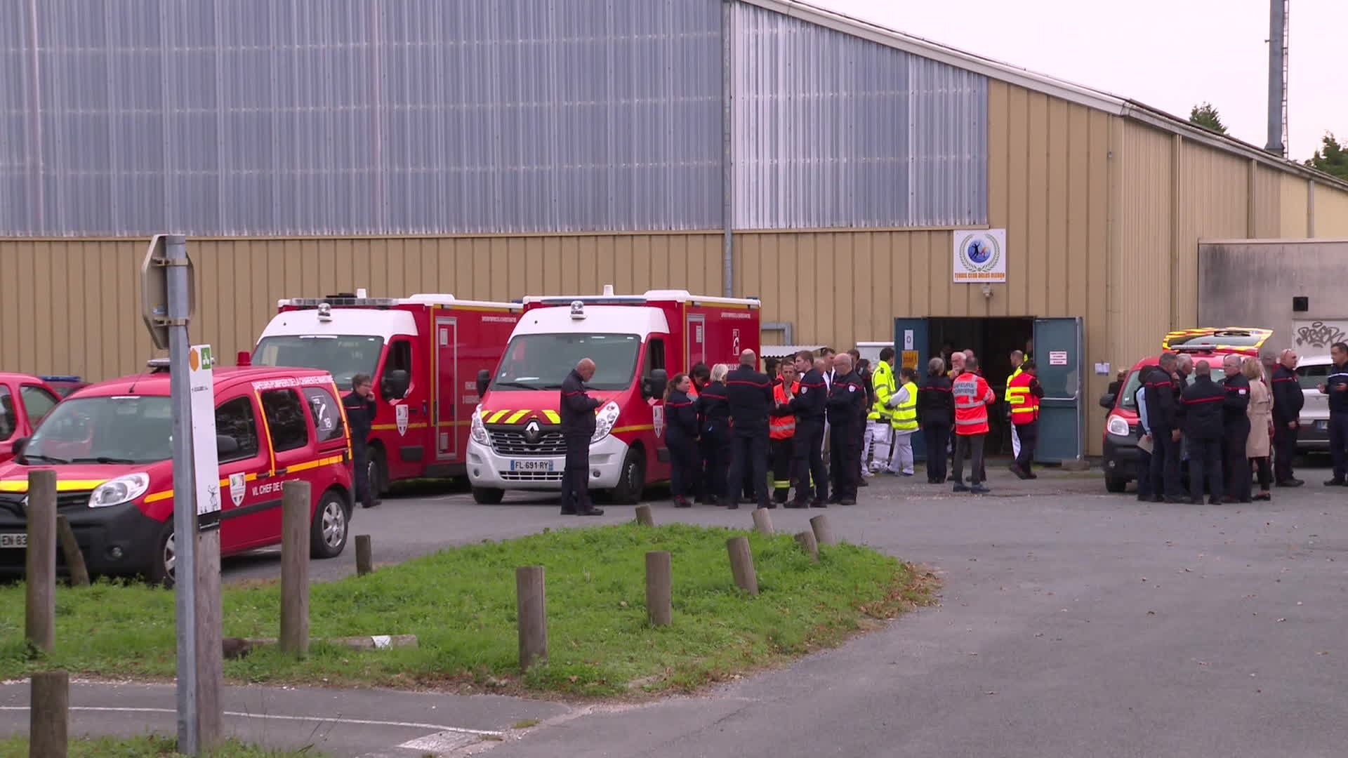 Συναγερμός σήμανε νωρίς το πρωί της Τετάρτης  στο νησί Ολερόν της Γαλλίας, όταν ένας άνδρας έπεσε με το αυτοκίνητό του πάνω σε πεζούς