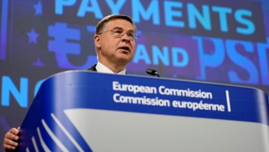 Ο Ευρωπαίος Επίτροπος Οικονομικών υπογράμμισε ότι η Ευρωπαϊκή Ένωση δεν μπορεί να συνεχίσει να δανείζει την Ουκρανία